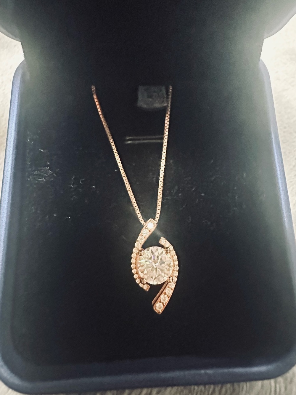 2.0ct VVS1 Diamond Moissanite 925 Silver Ribbon Pendant Necklace - Like New